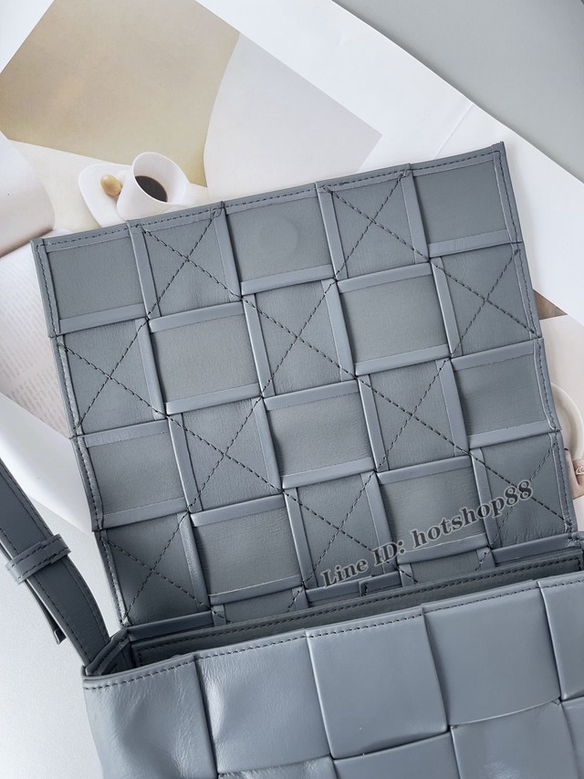 BV專櫃新款手工編織油蠟亮面小牛皮女包 葆蝶家cassette男女款單肩斜挎包 667298 bbv1644